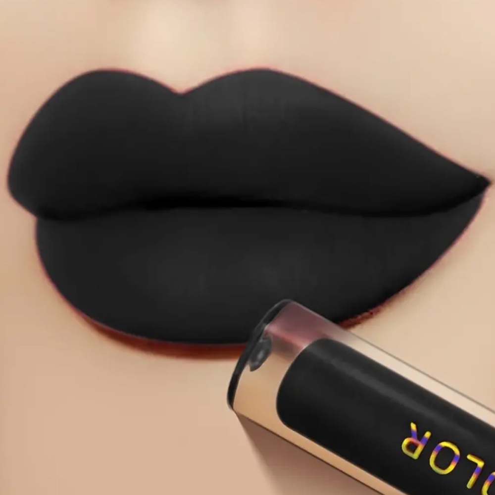 ‼️$7‼️ Matte Velvet Black Highly Saturated Lip Gloss - Long Lasting Lip Glaze 💋